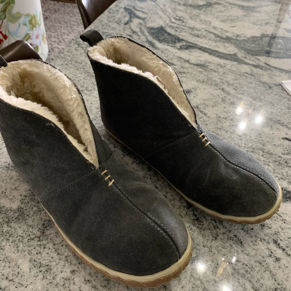 Minnetonka Tucson Slippers -Womens 9